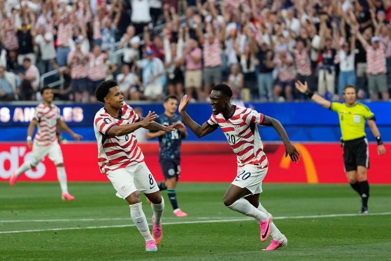 Folarin Balogun en festejo de gol | AP