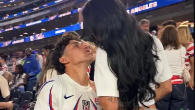 Sabrina Enciso y Alejandro Zendejas presumen su amor en el debut de Estados Unidos en el Mundial