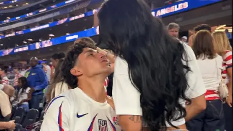 Sabrina Enciso y Alejandro Zendejas presumen su amor en el debut de Estados Unidos en el Mundial