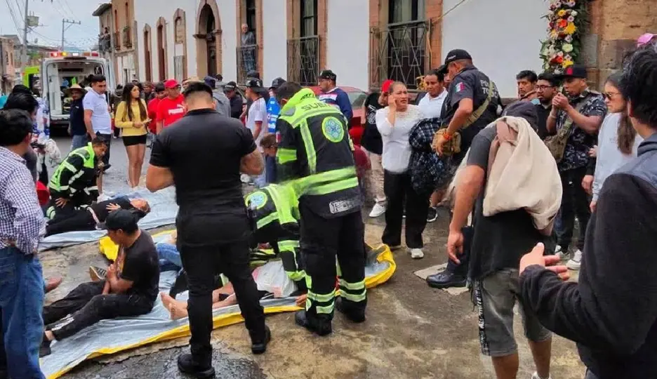 Elementos de seguridad trasladan pacientes al hospital / RRSS