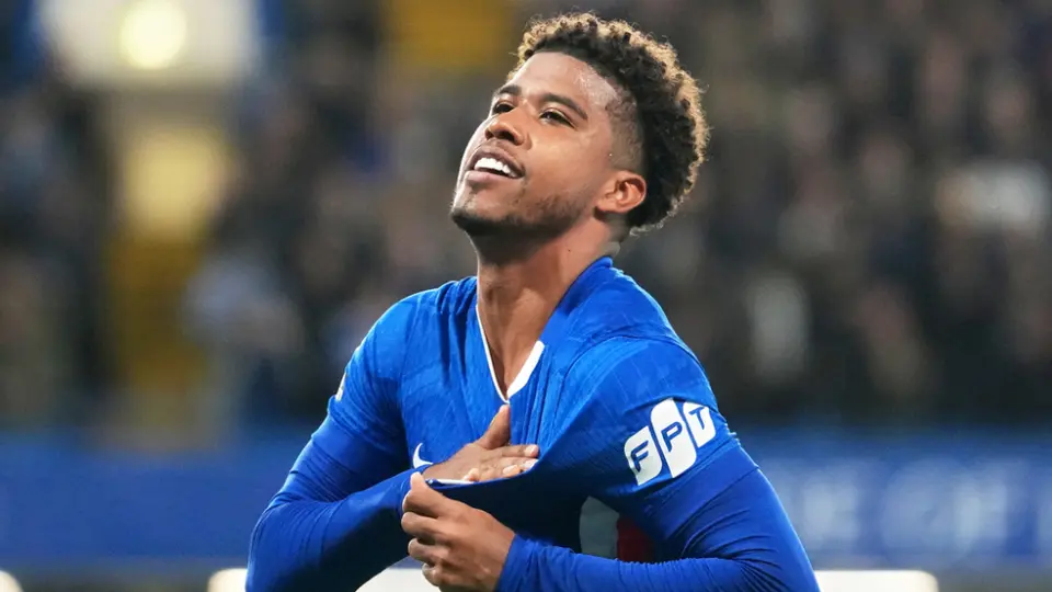 ¡Siguen reforzándose! Manchester United confirmó el fichaje de Andrey Santos, proveniente del Chelsea
