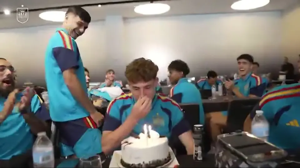 España celebra doble cumpleaños antes de enfrentar a Francia en las semifinales del Mundial 2026