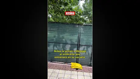 ¡Esto pasa cuando Mbappé entrena en tu escuela! Así los niños del colegio donde está Francia