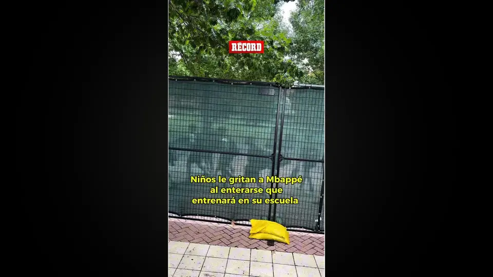 ¡Esto pasa cuando Mbappé entrena en tu escuela! Así los niños del colegio donde está Francia