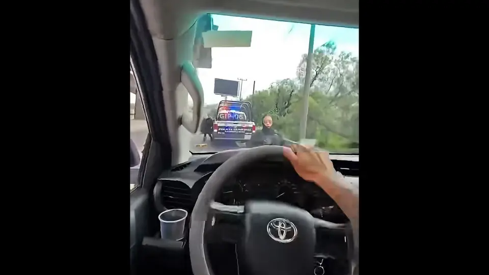 Al conducto lo obligaron a detener su marcha sin motivo aparente / Especial