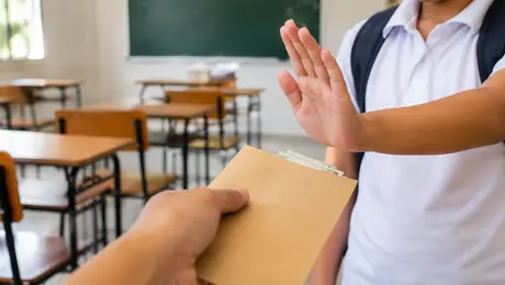 ¿Te pueden obligar a pagar la cuota escolar? Esto dice la SEP