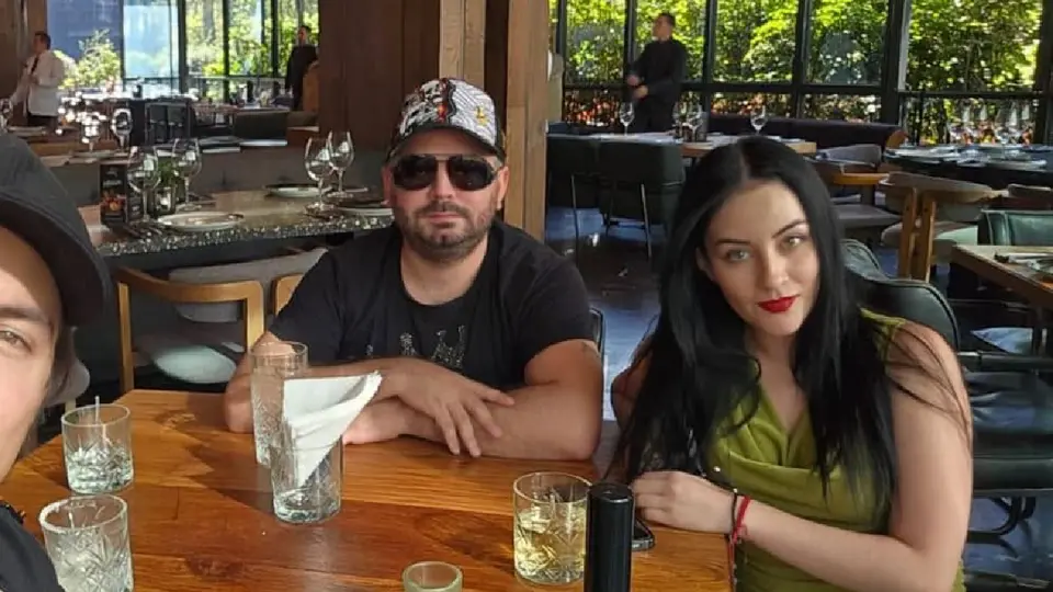 Desde hace semanas se habla de una posible ruptura entre la pareja / FB: @joseeduardoderbez0