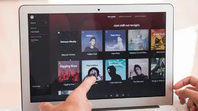 Spotify va contra artistas creados con IA: así funcionará su nueva etiqueta “Persona IA”