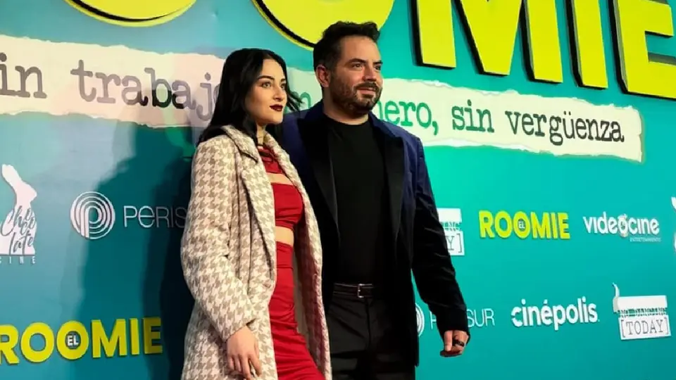 La pareja afirma que su hija no se quedará desprotegida en caso de una separación /  FB: @joseeduardoderbez0