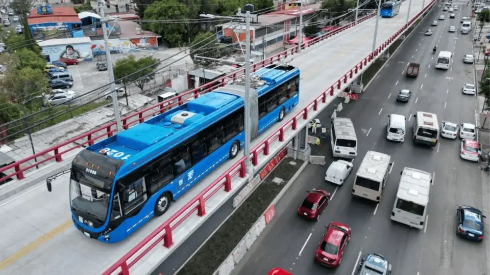 El Trolebús elevado se ha convertido en una alternativa para quienes se trasladan por el oriente de la ciudad / Gob cdmx