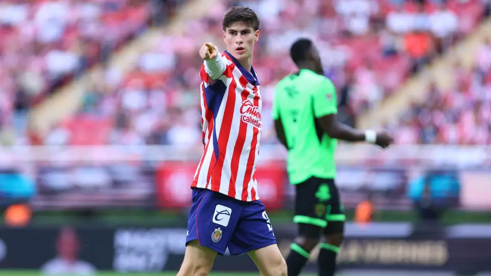 Armando 'Hormiga' González en partido de Liga MX con Chivas | IMAGO 7