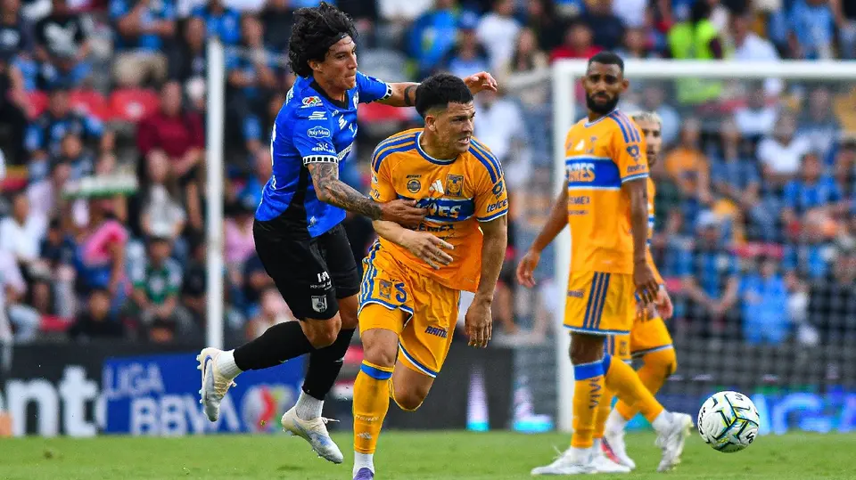 César Araújo con Tigres | IMAGO7