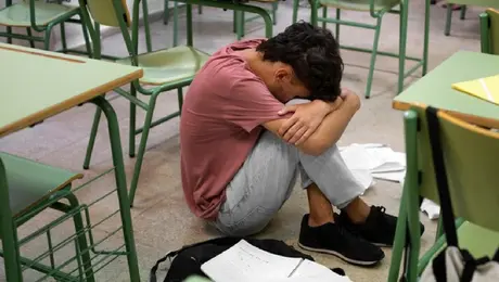 Jóvenes mexicanos quieren seguir estudiando, pero la falta de dinero los obliga a dejar las aulas