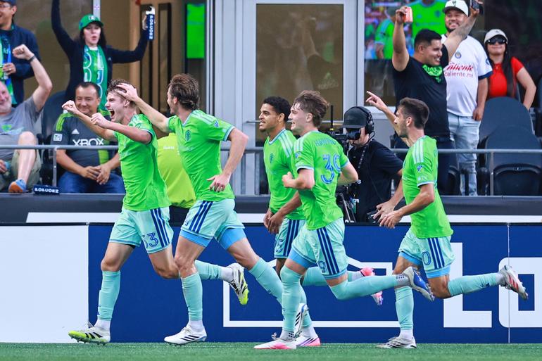 Jugadores de Seattle celebrando gol en Leagues Cup ante Chivas | MEXSPORT