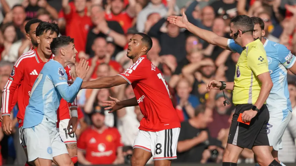 Phil Foden se va expulsado | AP