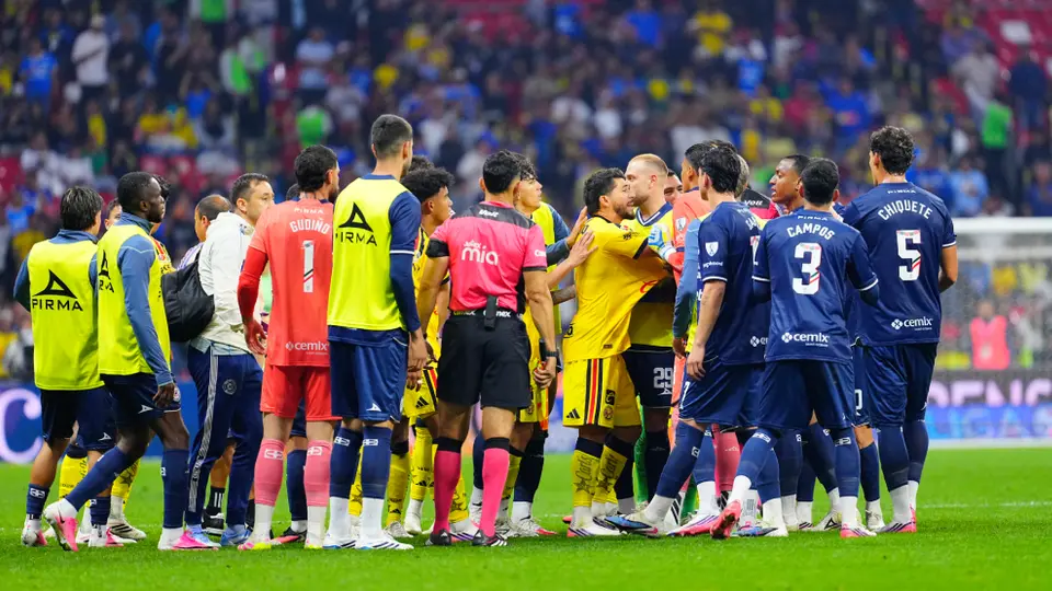 Pelea en el Clásico Joven: América se va a los golpes contra Cruz Azul