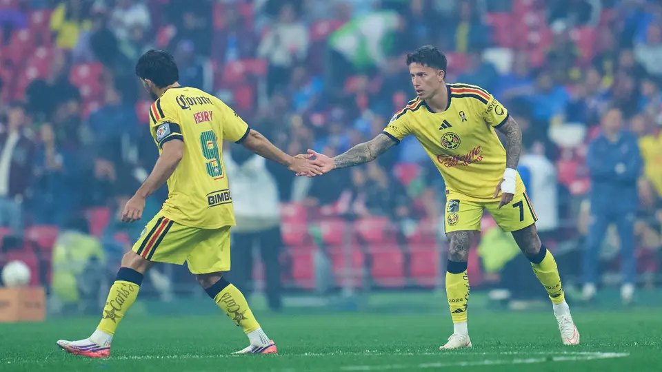 Brian Rodríguez y Henry Martín, en festejo de gol, ante Cruz Azul | MEXSPORT