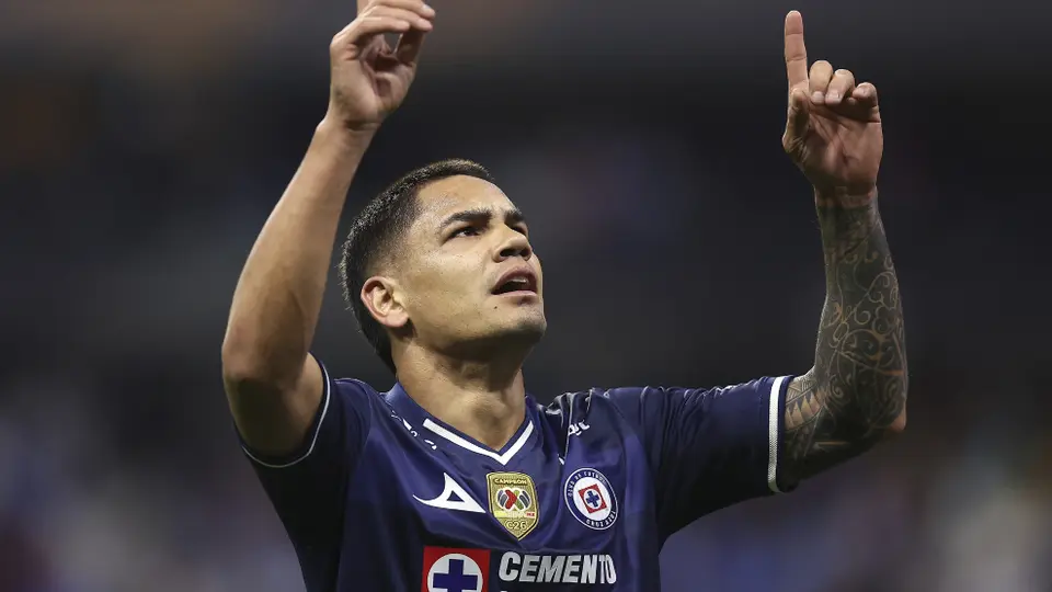 'Toro' Fernández marca el 4 a 1 para Cruz Azul | MEXSPORT