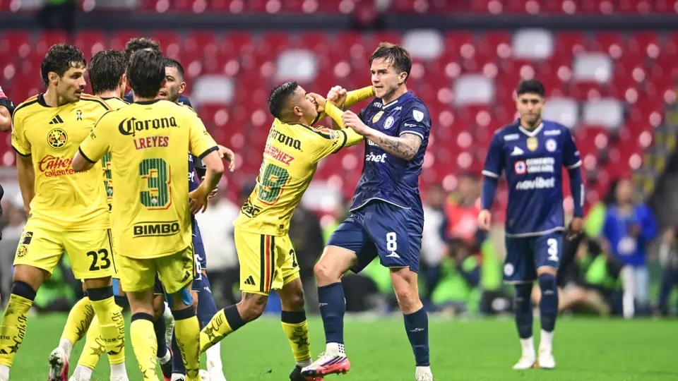 Pelea entre jugadores de Cruz Azul y América | MEXSPORT