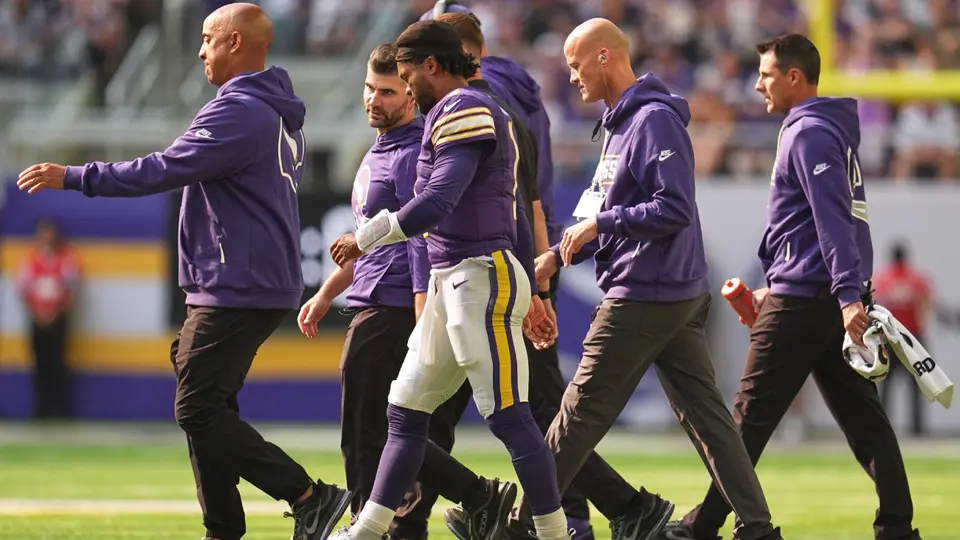 Kyler Murray salió lesionado | AP