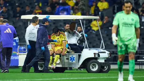 Dagoberto Espinoza sale lesionado del Cruz Azul vs América