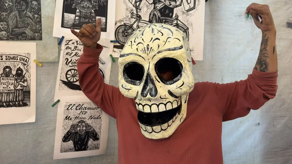 Color, tradición y arte popular se encuentran en el Festival de la Cartonería, que este domingo llega a su último día. / Georgina Sánchez