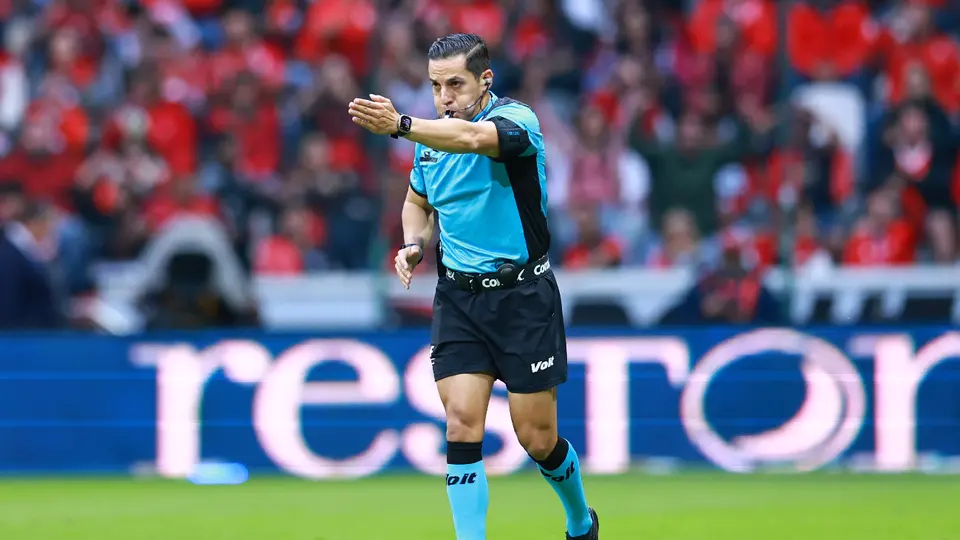 Mario Terrazas, árbitro mexicano, en el Toluca vs Atlas AP26 | MEXSPORT