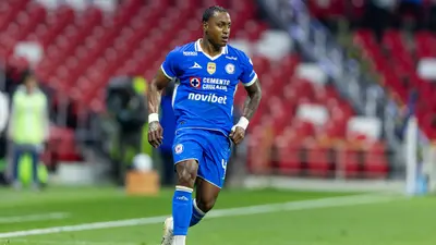 Willer Ditta llega a 150 partidos con Cruz Azul en pleno Clásico Joven