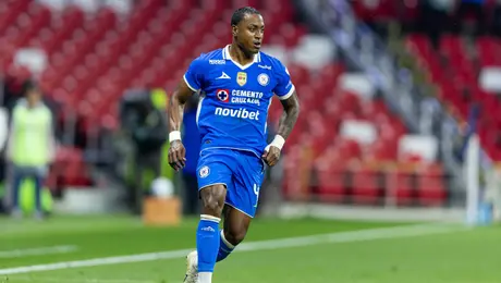 Willer Ditta llega a 150 partidos con Cruz Azul en pleno Clásico Joven