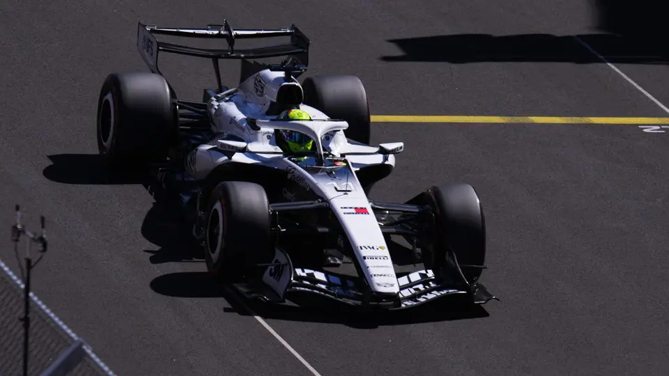 Checo Pérez en su debut en el Circuito de Madring | AP