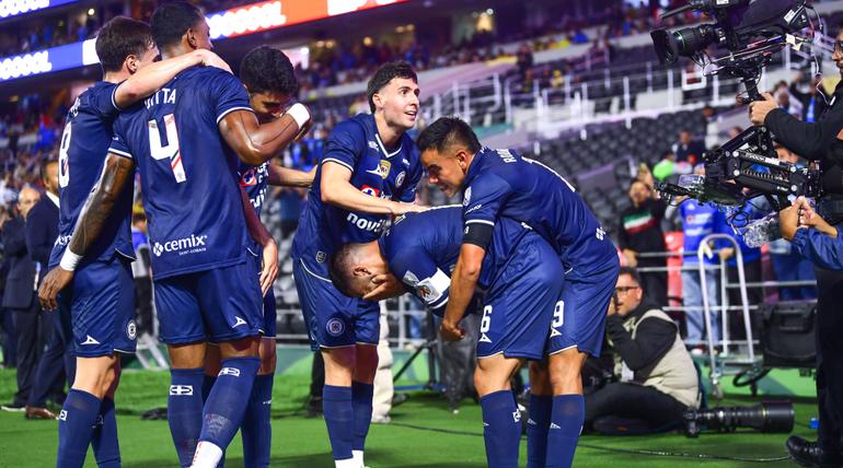 Erik Lira llora al poner a ganar a Cruz Azul | MEXSPORT