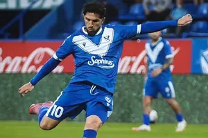 Diego Valdés anota su primer gol con la camiseta de Vélez Sarsfield