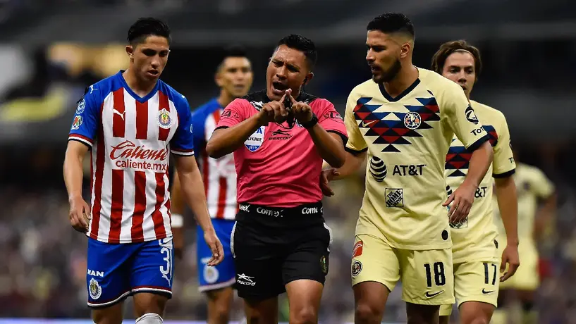Cantante Guerrero rompe el silencio y recuerda polémica de un América vs Chivas: 'Nunca te imaginas que va a suceder'