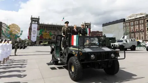 Sheinbaum encabeza histórico desfile del 16 de septiembre en el Zócalo capitalino