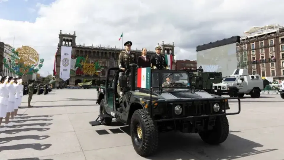 Sheinbaum encabeza histórico desfile del 16 de septiembre en el Zócalo capitalino