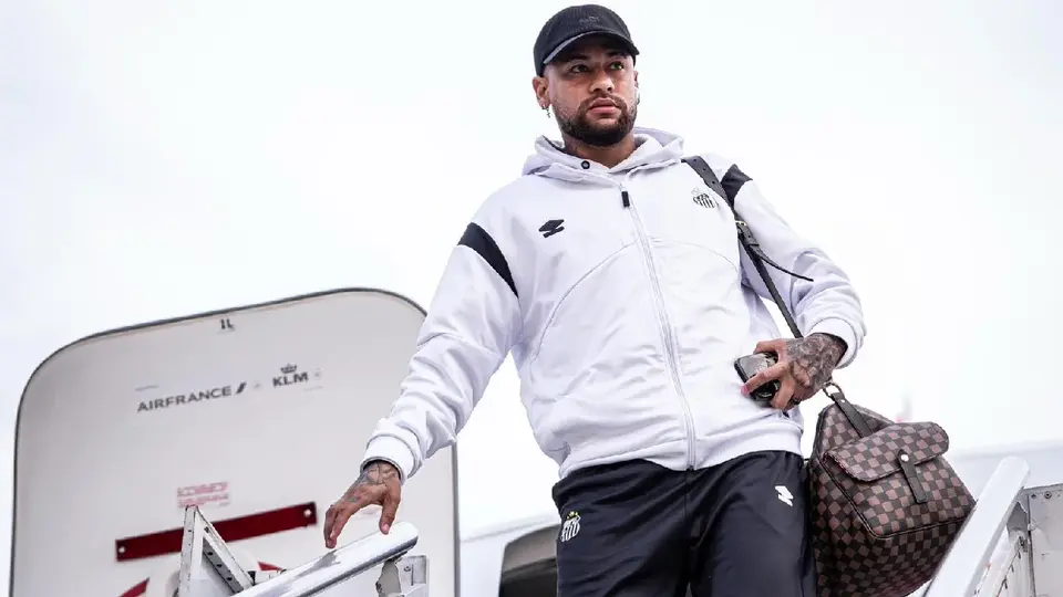 Neymar estalla, en el Brasileirao, por césped artificial ante Atlético Mineiro