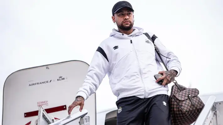 Neymar estalla, en el Brasileirao, por césped artificial ante Atlético Mineiro