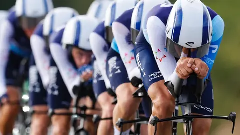 Protestantes pro Palestina boicotean el contrarreloj del equipo ciclista de Israel Premier