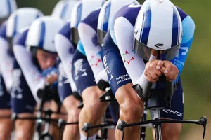 Protestantes pro Palestina boicotean el contrarreloj del equipo ciclista de Israel Premier