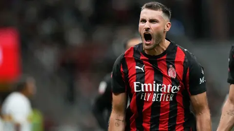 Afición italiana llena de elogios a Santiago Giménez: "Hace todo bien"