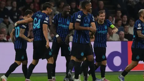 Thuram guía al Inter con un doblete y amarga el estreno del Ajax en la Champions