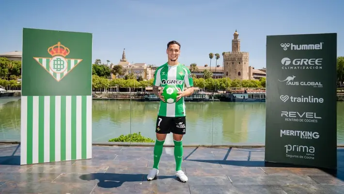 Antony rompe en llanto en su presentación con Betis y recuerda "pesadilla" en Manchester United