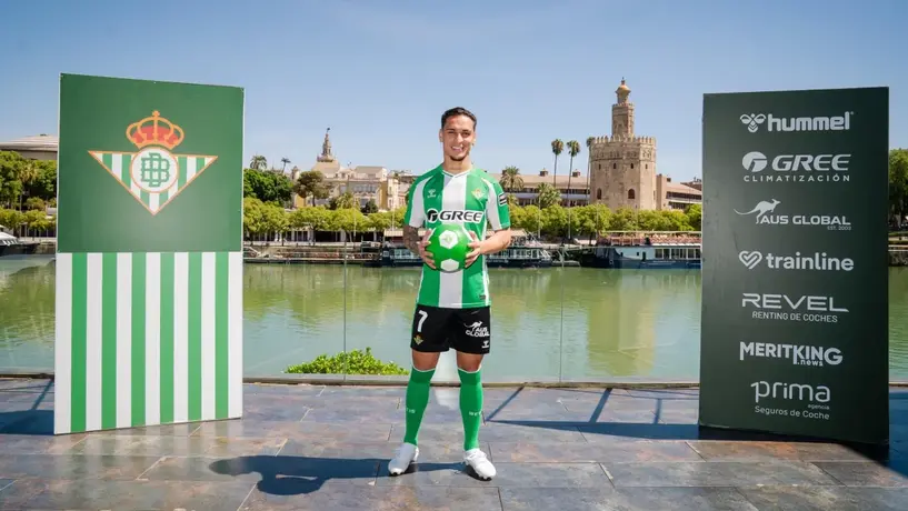 Antony rompe en llanto en su presentación con Betis y recuerda "pesadilla" en Manchester United