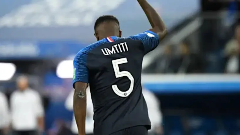 Samuel Umtiti confirmó su retiro del futbol profesional a sus 31 años de edad