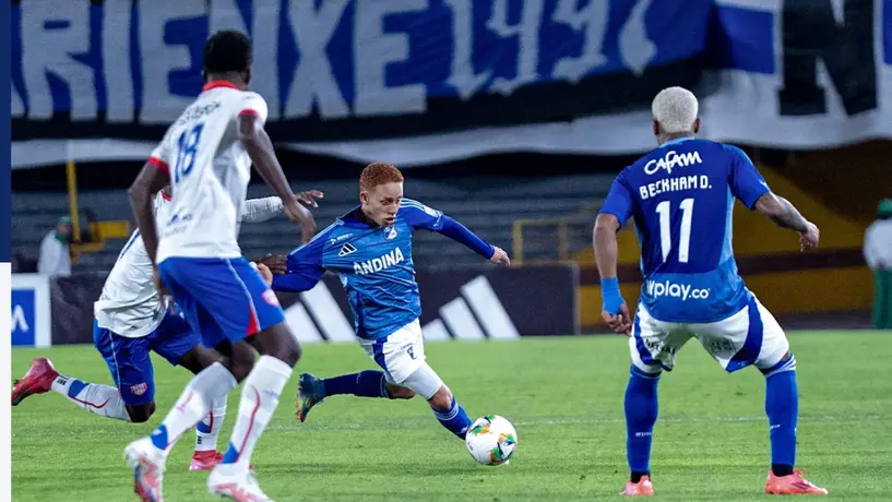 Crisis en Millonarios: hinchas lanzaron zapatos a la cancha tras nueva derrota en El Campín