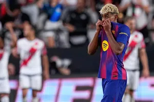 Barcelona empata ante Rayo Vallecano en un duelo marcado por polémica y un VAR ausente