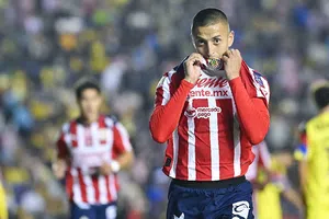 Roberto Alvarado en duda para enfrentar a Tigres tras el Clásico Nacional