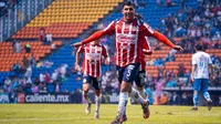 ¡Como delantero! ‘Cotorro’ González pone adelante a Chivas con anotación de tijera