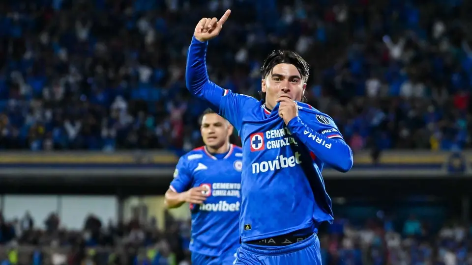 Cruz Azul se une para apoyar a hijo de Fernando Navarro; subastarán camisetas del partido vs Chivas