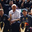 ¡No lo olvida! Verstappen le recuerda a periodista victoria de Checo Pérez en Singapur